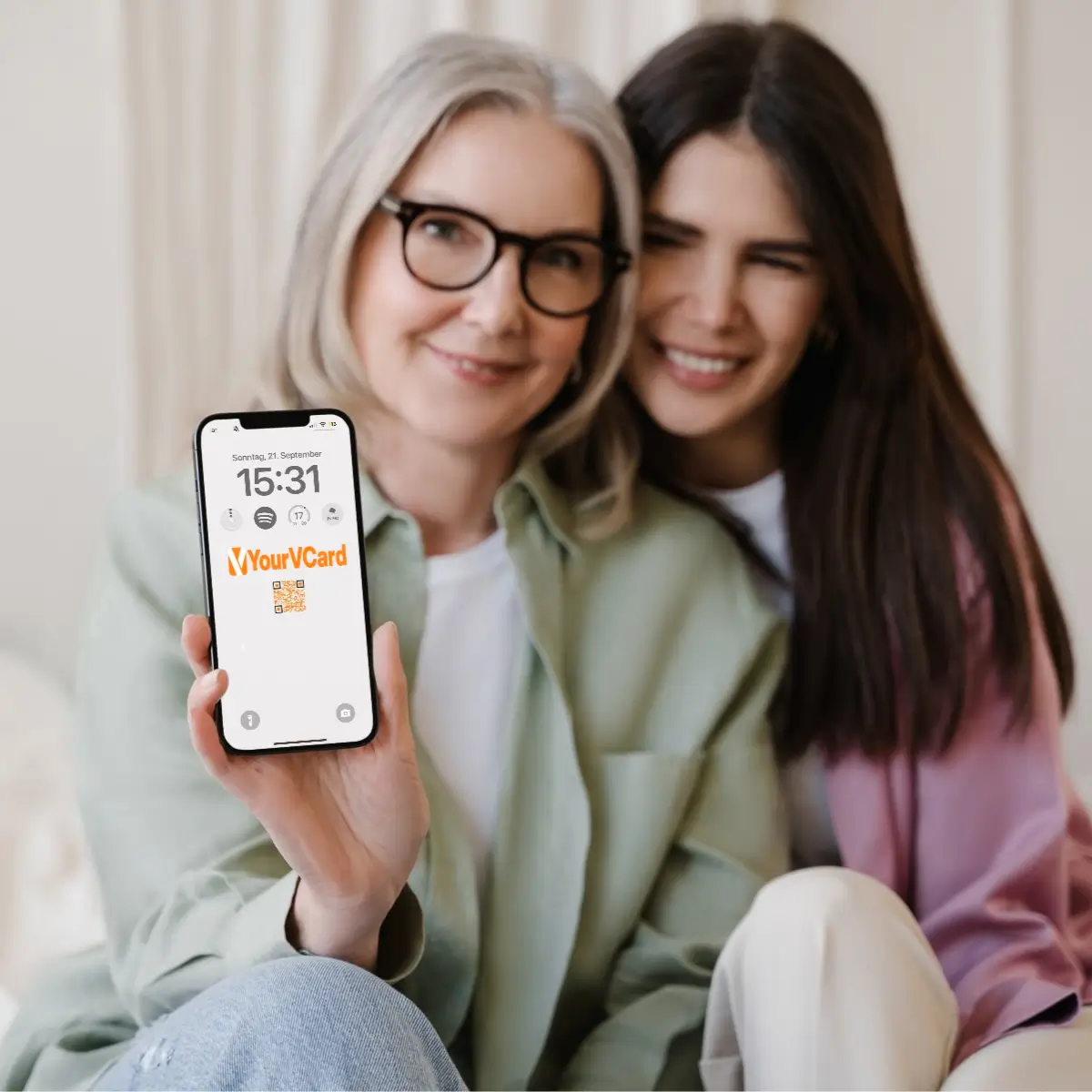 QR-Code der digitalen Visitenkarte auf dem Sperrbildschirm