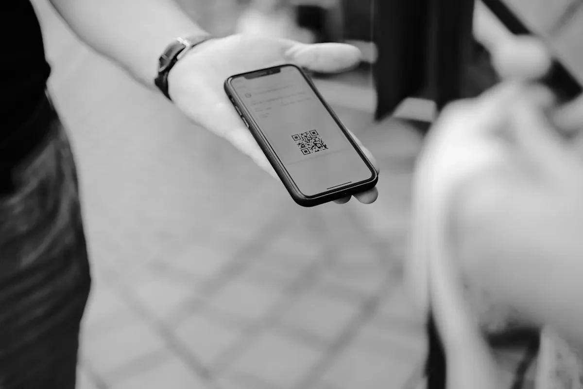 Digitale Visitenkarte am iPhone: Wallet, QR & NameDrop teilen